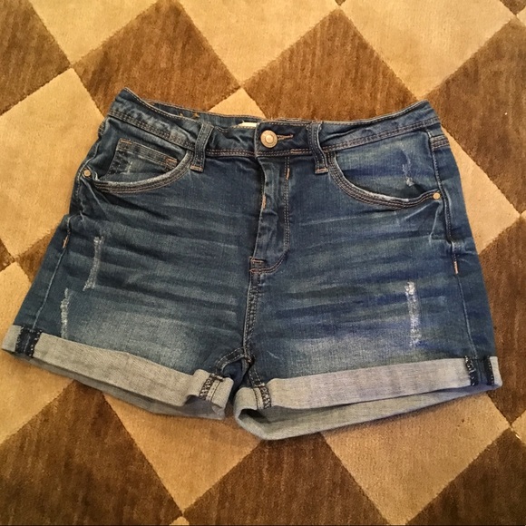 Cute denim cuffed distressed high rise shorts - Picture 5 of 7